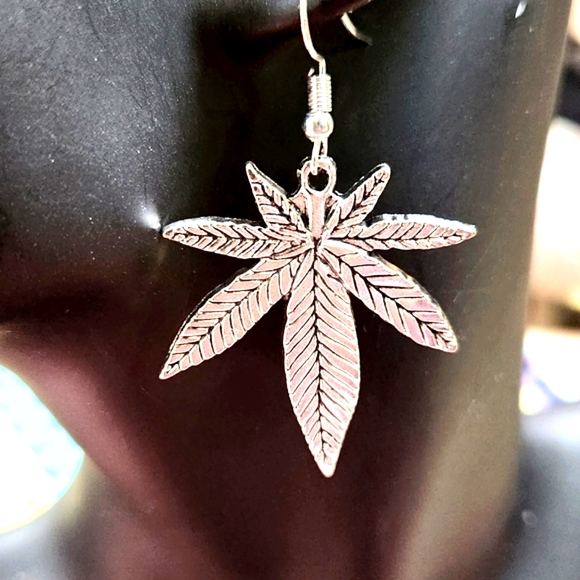 Silver Pot Leaf Statement Earrings Marihuana Drop Earring Weed Statement Jewelry - Picture 1 of 6
